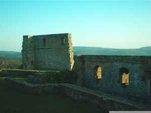 Abend auf der Burg Lindelbrunn