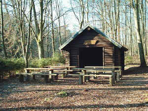 Schutzhütte im Rodalbtal